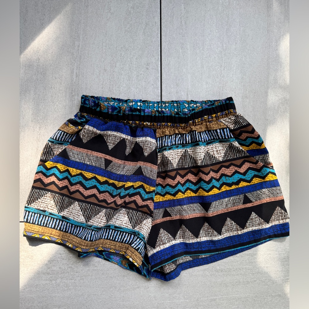 Mid waist tribal print shorts